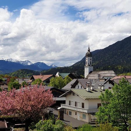 Bunter Hirsch Ferienwohnung Im Garmischer Zentrum Zewnętrze zdjęcie