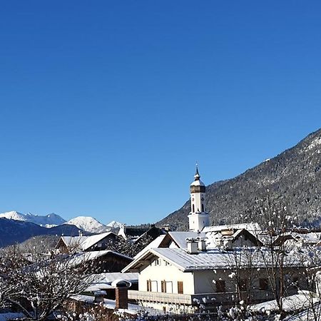 Bunter Hirsch Ferienwohnung Im Garmischer Zentrum Zewnętrze zdjęcie