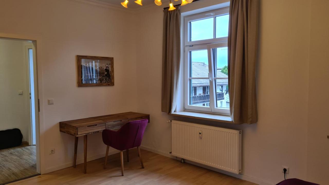 Bunter Hirsch Ferienwohnung Im Garmischer Zentrum Zewnętrze zdjęcie