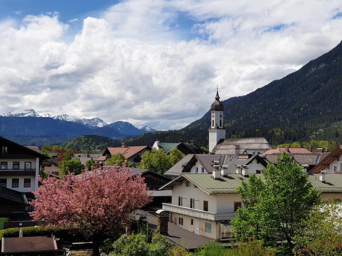 Bunter Hirsch Ferienwohnung Im Garmischer Zentrum Zewnętrze zdjęcie